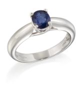 AN 18 CARAT WHITE GOLD SAPPHIRE RING
