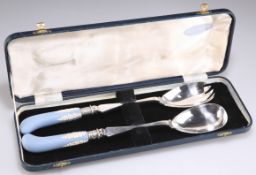 A PAIR OF WEDGWOOD BLUE JASPERWARE AND SILVER-PLATED SALAD SERVERS