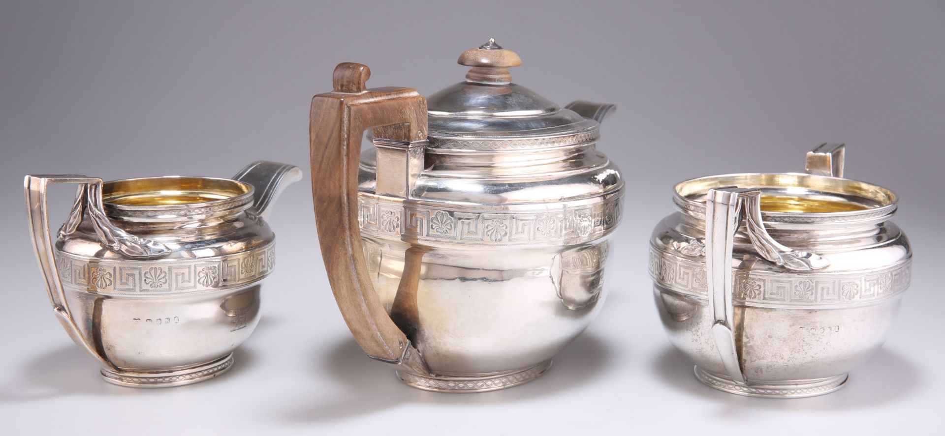 A GEORGE III SILVER THREE-PIECE TEA SERVICE - Bild 2 aus 3