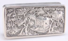 A CHINESE SILVER SNUFF BOX