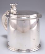 A GEORGE V SILVER LIDDED TANKARD