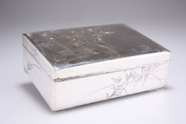 A FINE JAPANESE SILVER CIGAR BOX, EARLY 20TH CENTURY