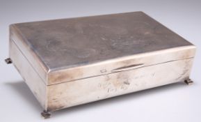 A CHINESE STERLING SILVER CIGARETTE BOX