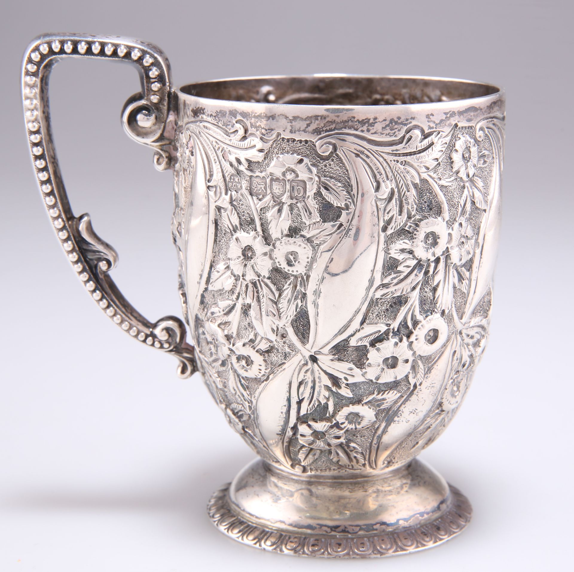 A VICTORIAN SILVER MUG