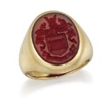 AN 18 CARAT GOLD CARNELIAN INTAGLIO SIGNET RING