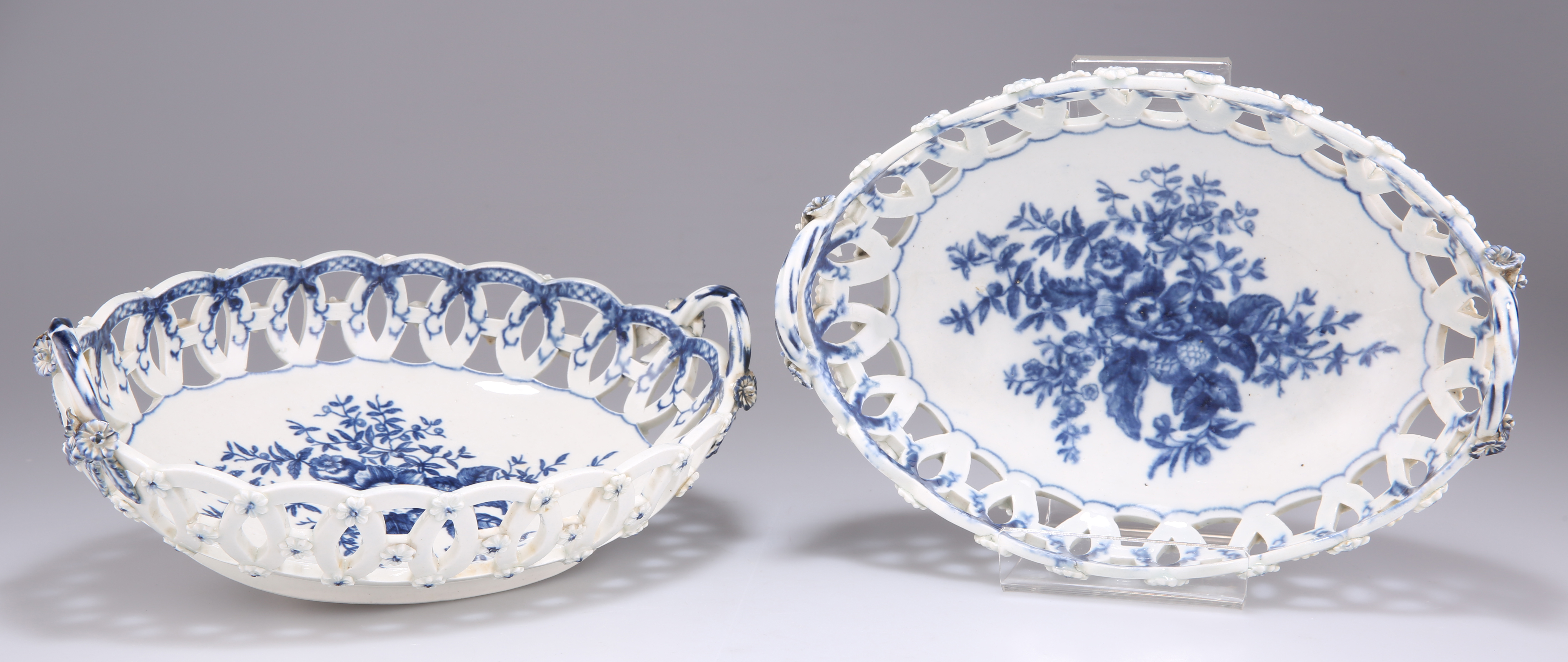 A PAIR OF WORCESTER TWO-HANDLED OVAL BASKETS, CIRCA 1775