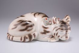 A JAPANESE KUTANI PORCELAIN MODEL OF A SLEEPING CAT, MEIJI PERIOD