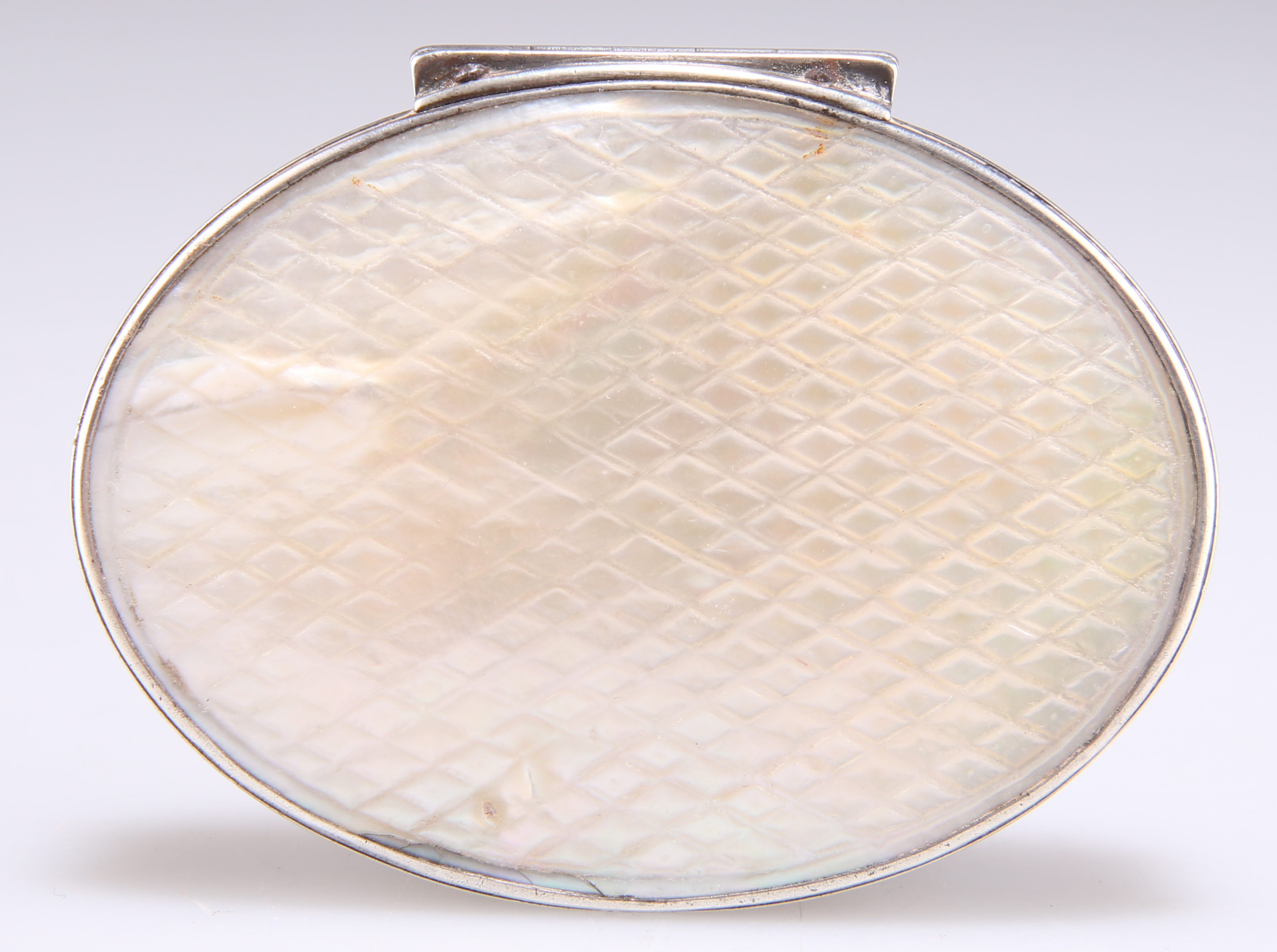 AN EARLY 18TH CENTURY SILVER AND MOTHER-OF-PEARL SNUFF BOX