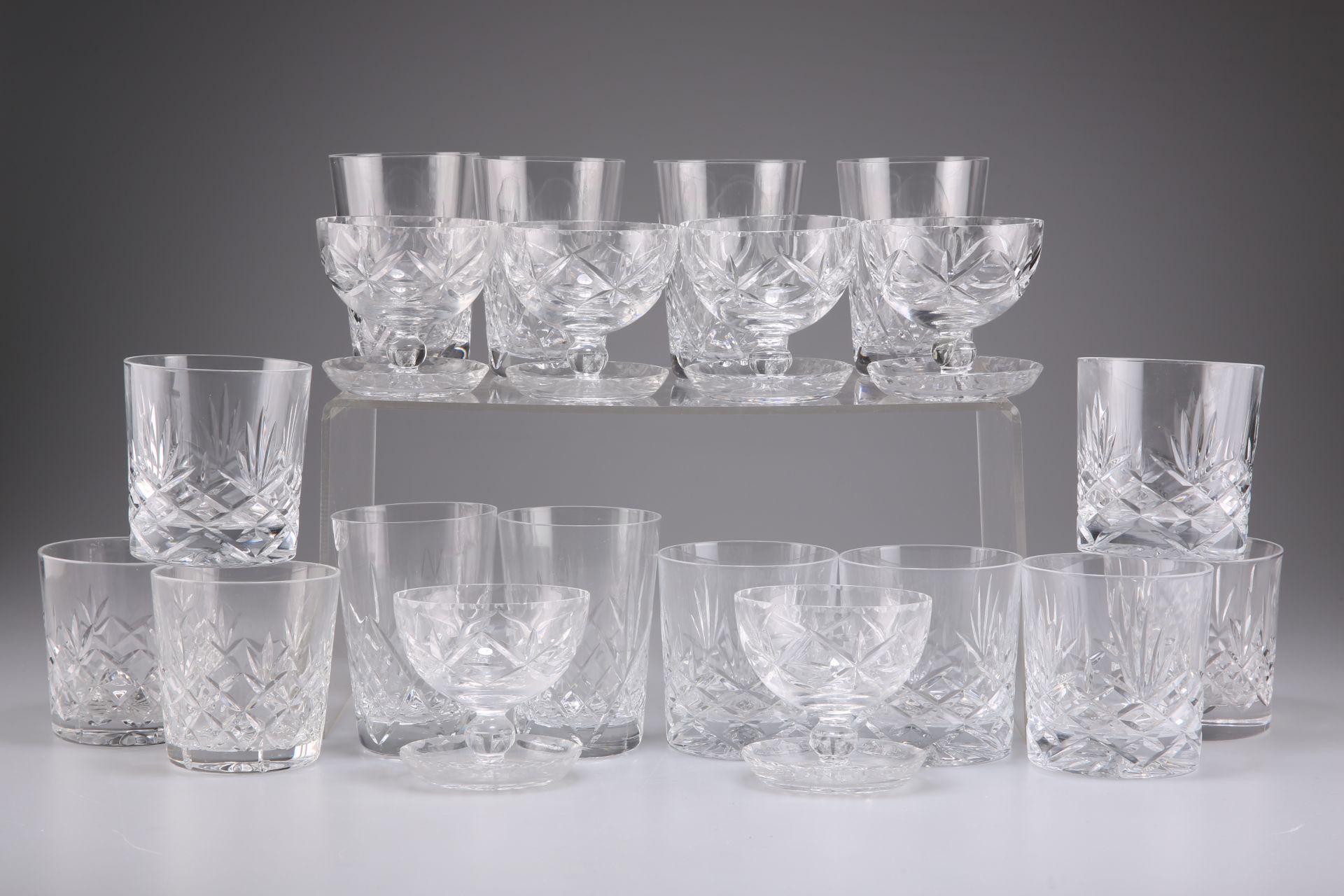 A GROUP OF 20TH CENTURY TABLE GLASS - Image 2 of 2