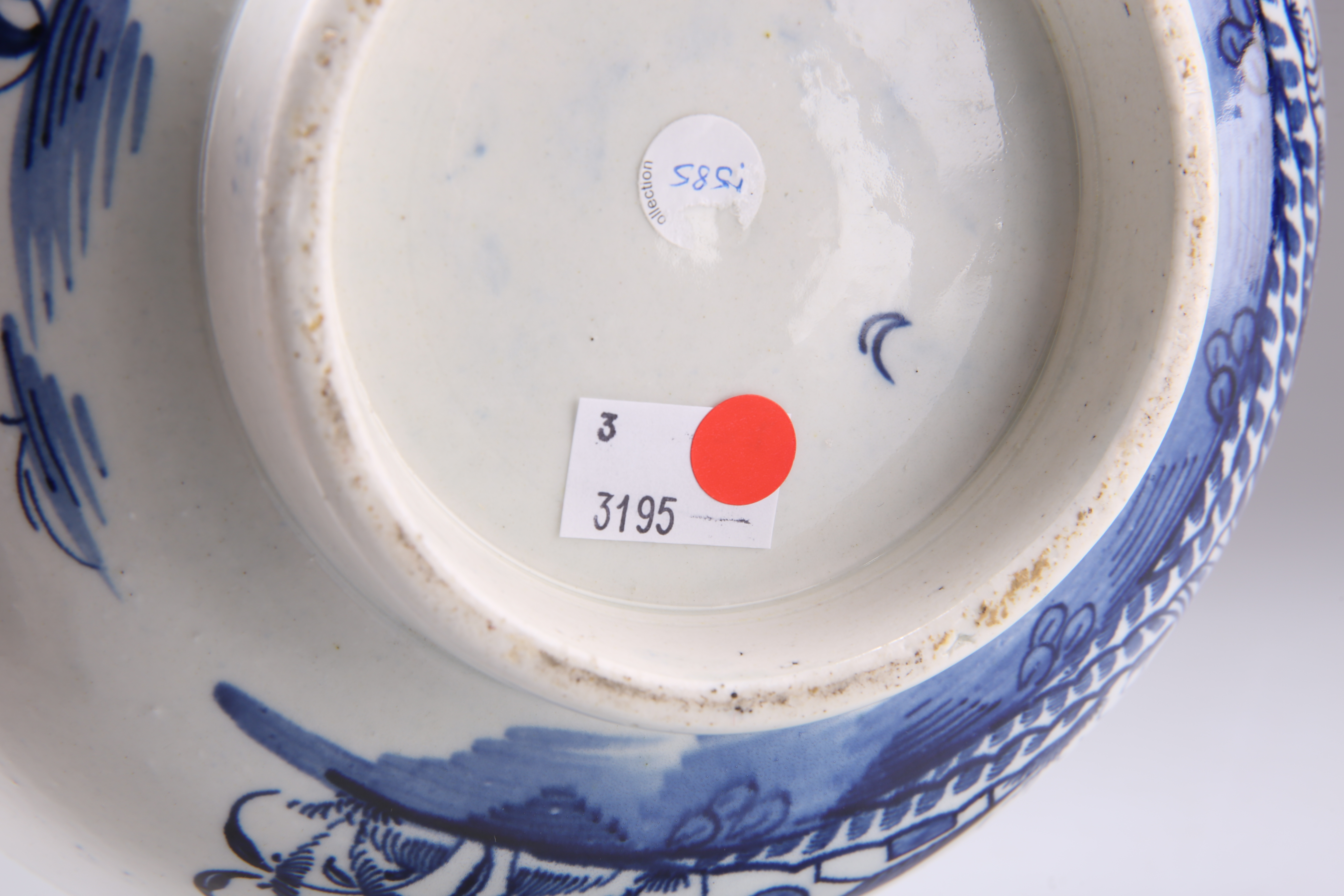 A LARGE WORCESTER BOWL, CIRCA 177 - Image 2 of 5