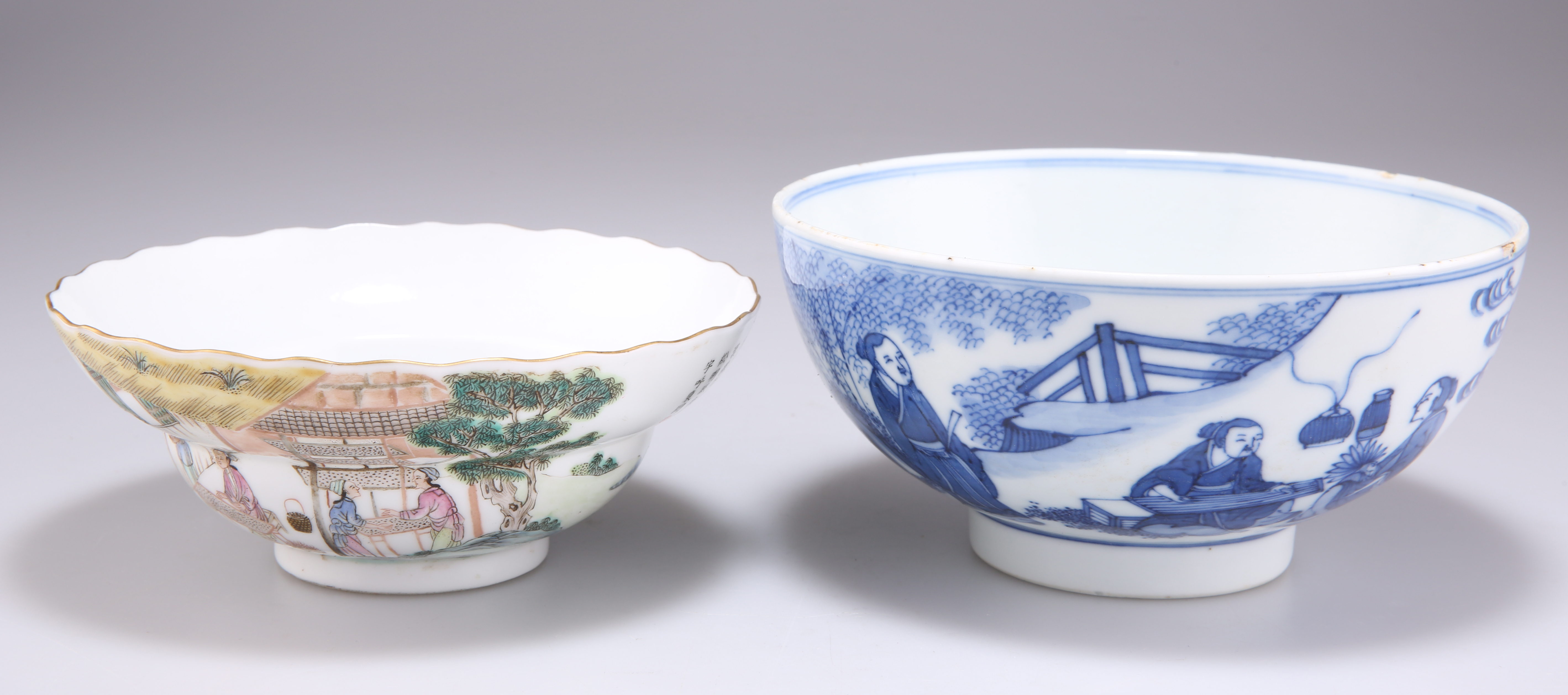 A CHINESE FAMILLE ROSE BOWL AND A CHINESE BLUE AND WHITE BOWL - Image 2 of 3