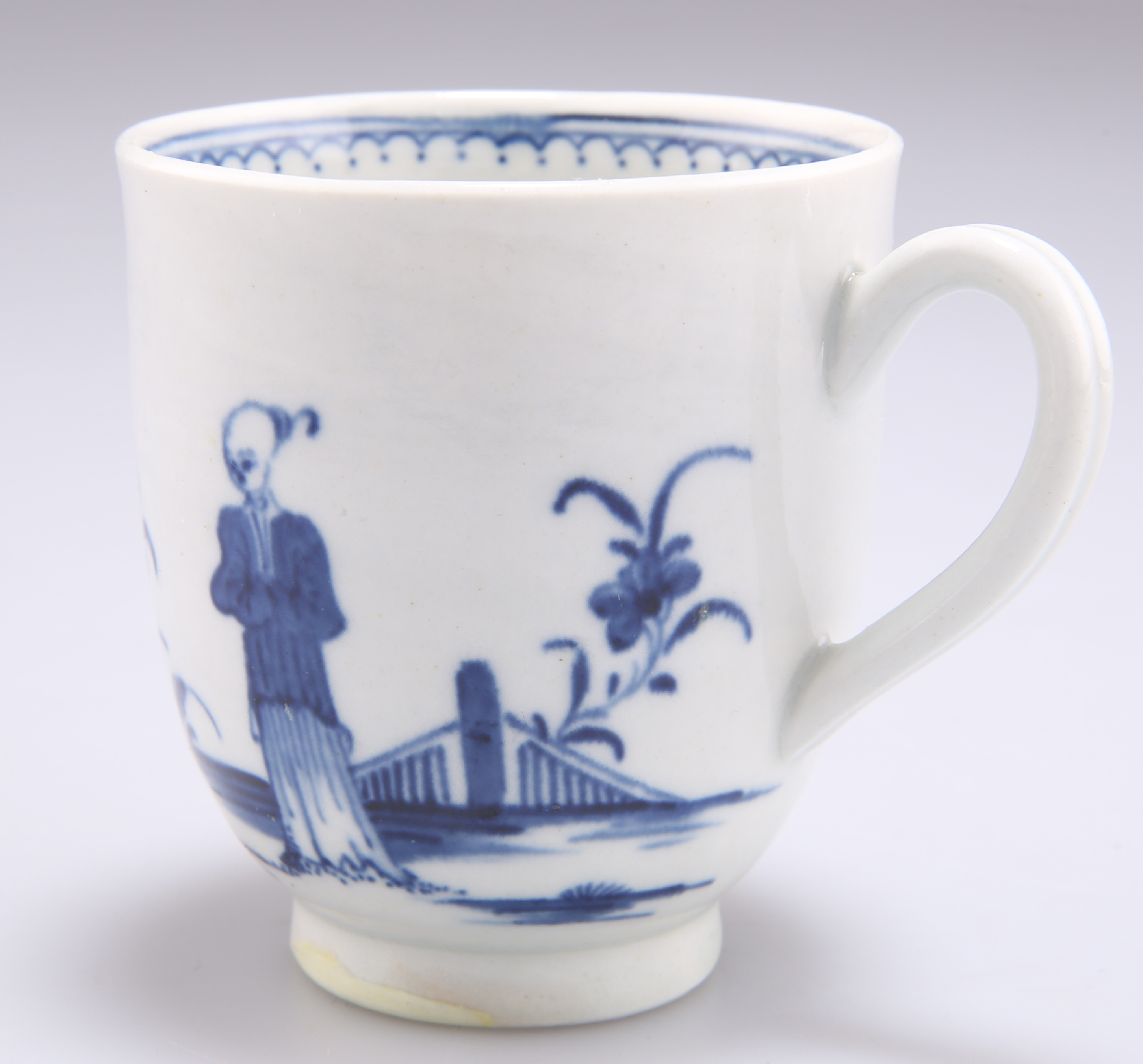 A WORCESTER COFFEE CUP, CIRCA 1770