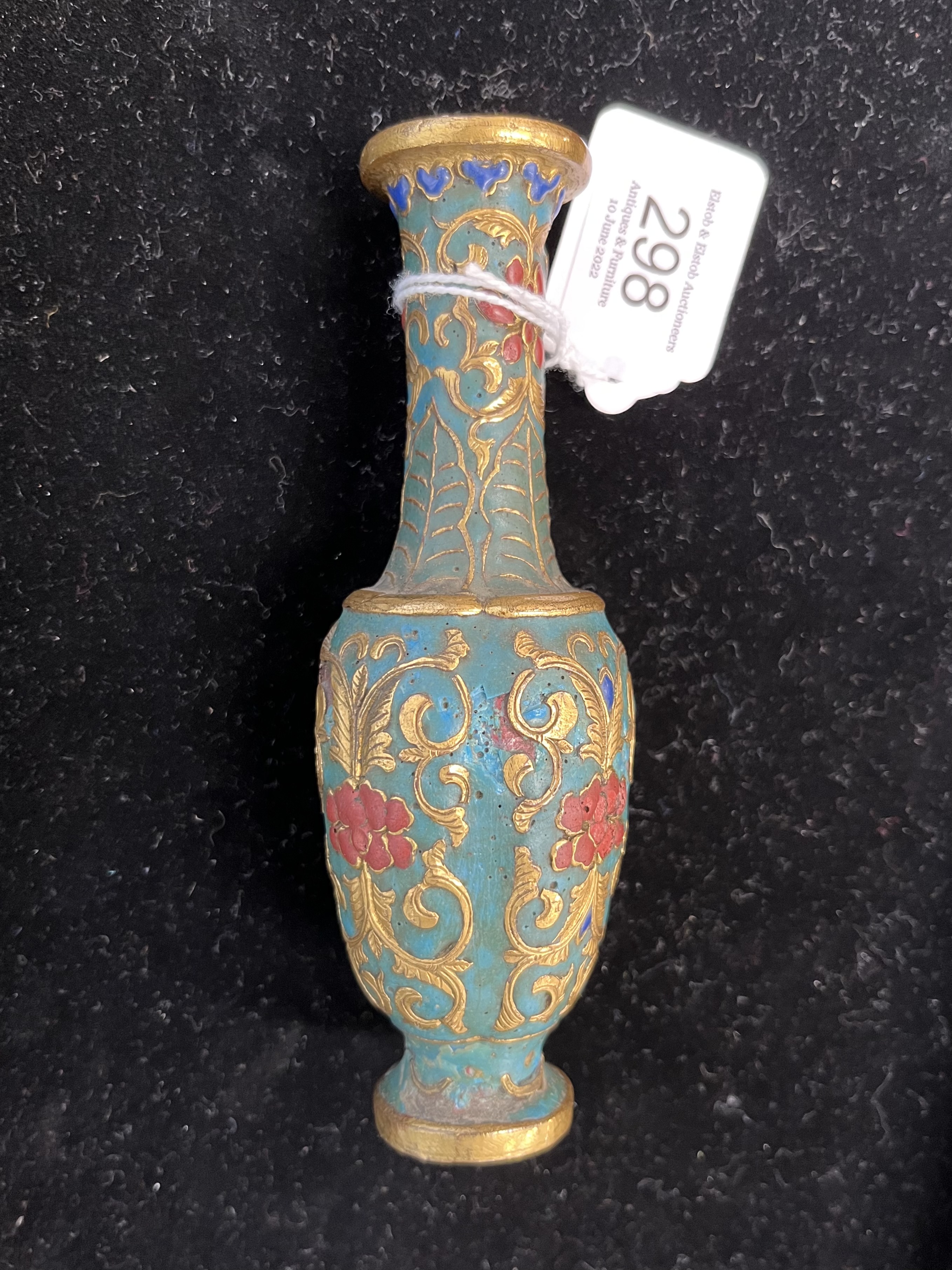 A CHINESE SMALL ENAMEL VASE - Image 5 of 8