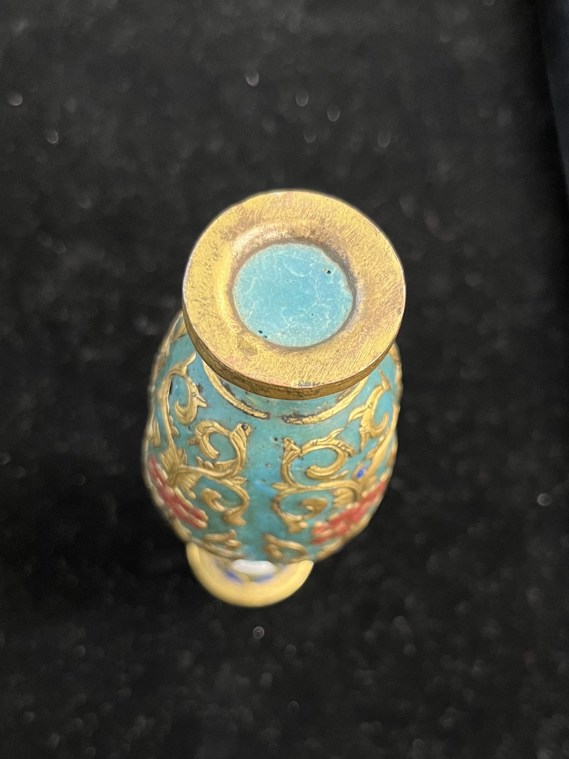 A CHINESE SMALL ENAMEL VASE - Image 7 of 8