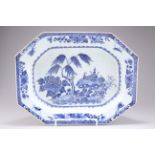 AN 18TH CENTURY CHINESE EXPORT BLUE AND WHITE MEAT DISH