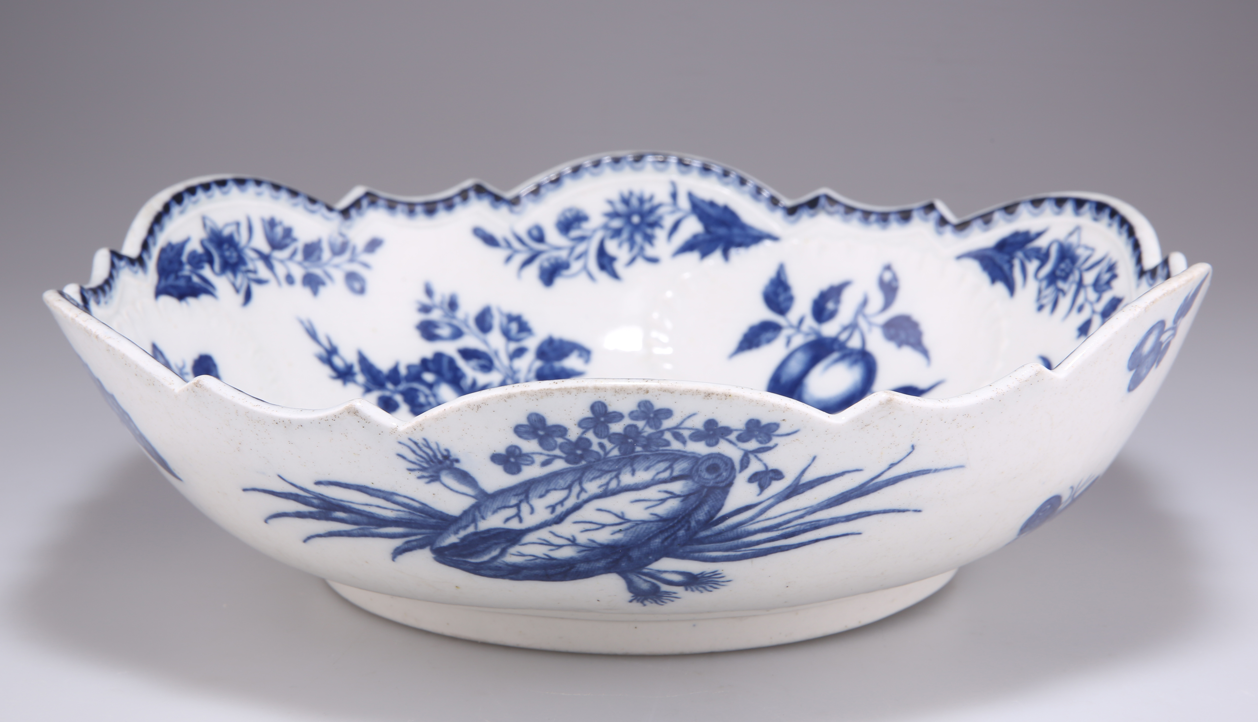 A CAUGHLEY JUNKET OR SALAD BOWL, CIRCA 1780 - Image 4 of 4