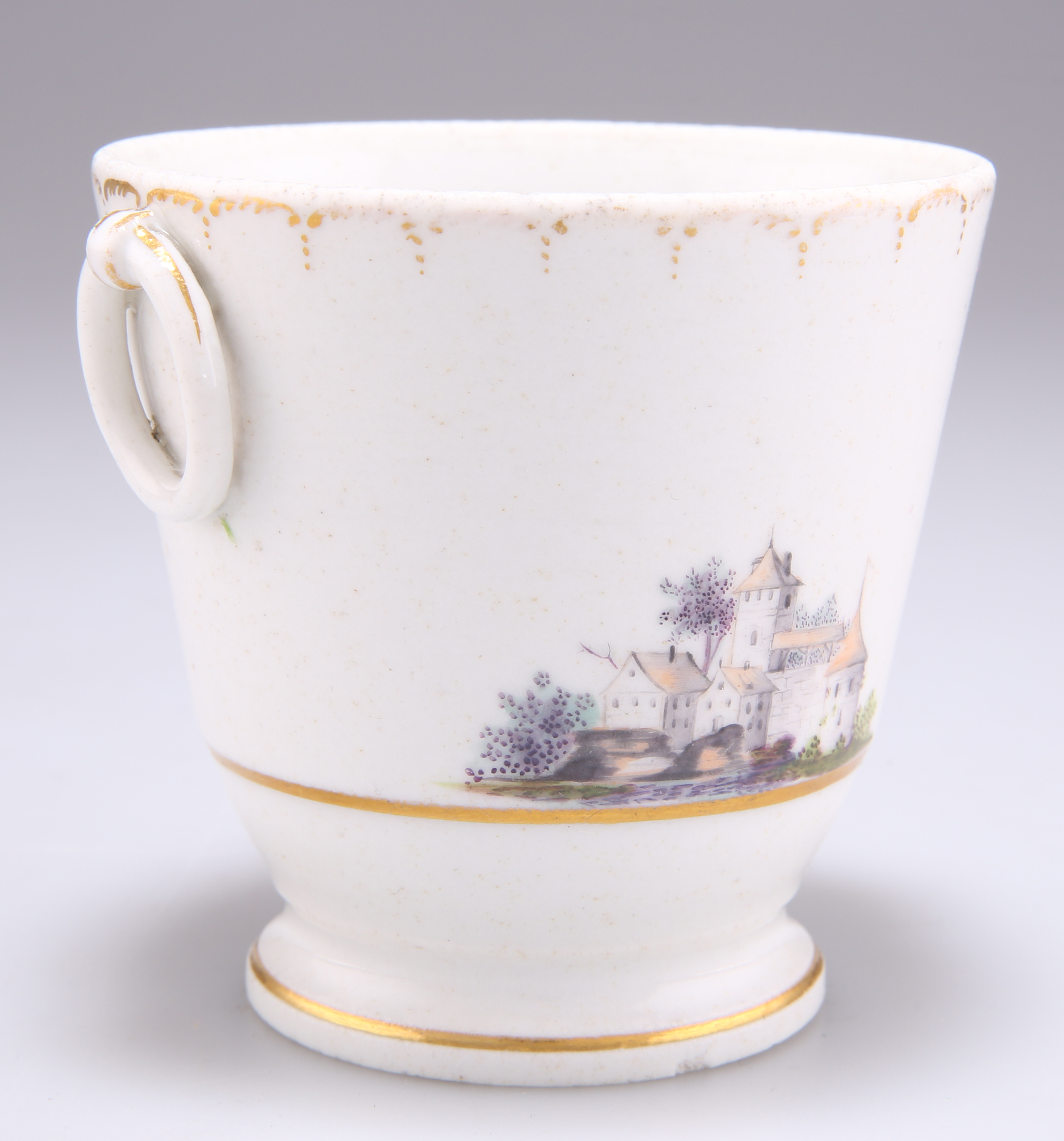 A 19TH CENTURY PORCELAIN SMALL CACHE-POT - Image 2 of 3