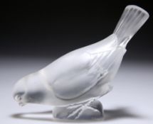 LALIQUE, A MOINEAU HARDI PAPERWEIGHT