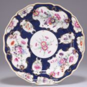 A WORCESTER PORCELAIN DESSERT PLATE, CIRCA 1770