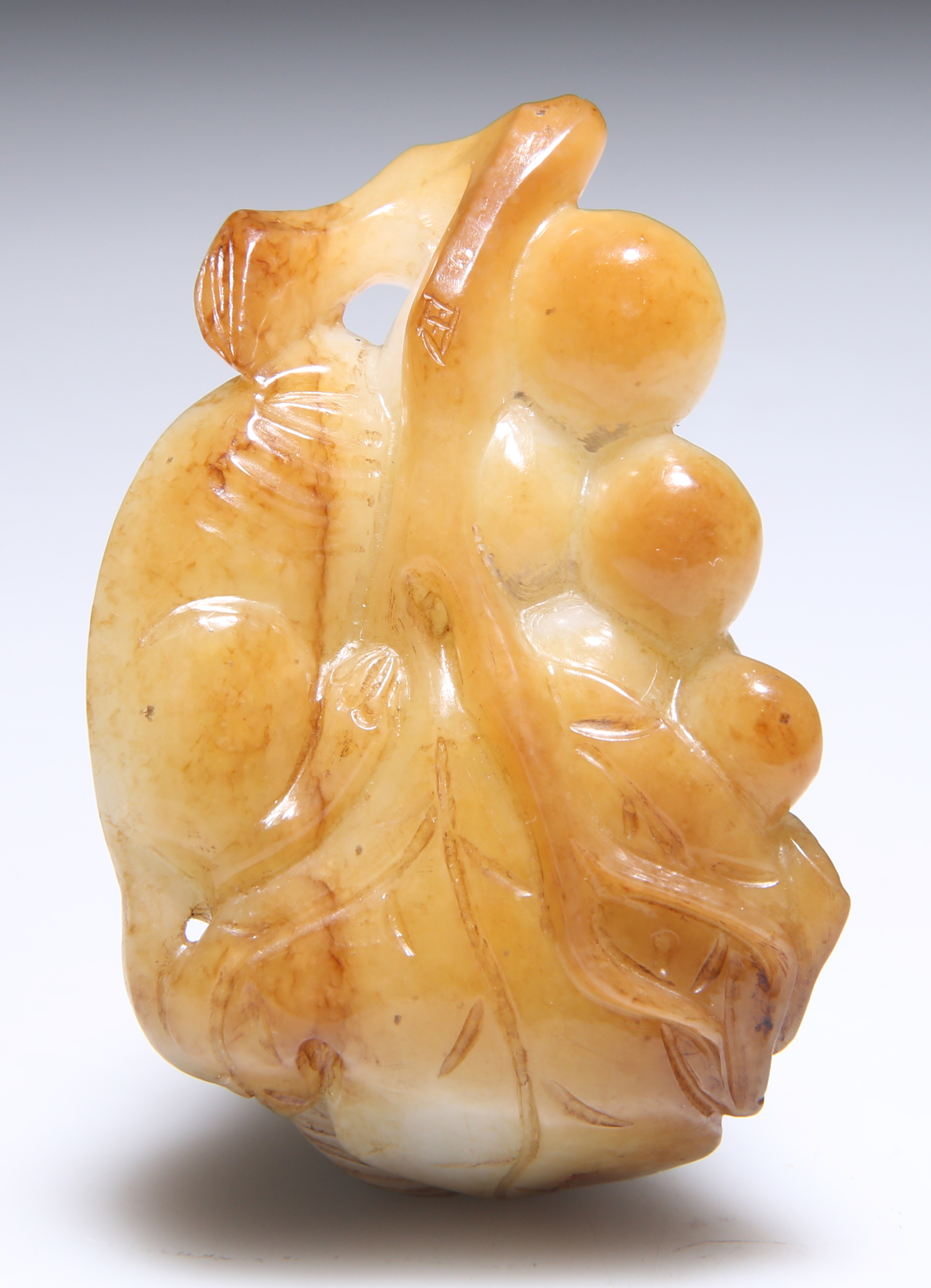 A JADE CARVING OF A SQUIRREL AND GRAPES - Image 2 of 2