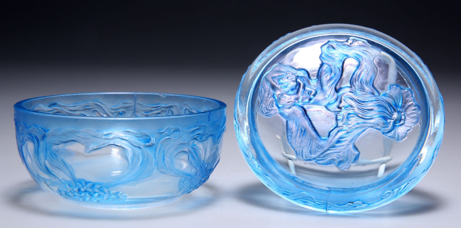 LALIQUE FOR COTY FRANCE, A ‘L’ORIGAN’ CIRCULAR POWDER BOX AND COVER - Image 2 of 2
