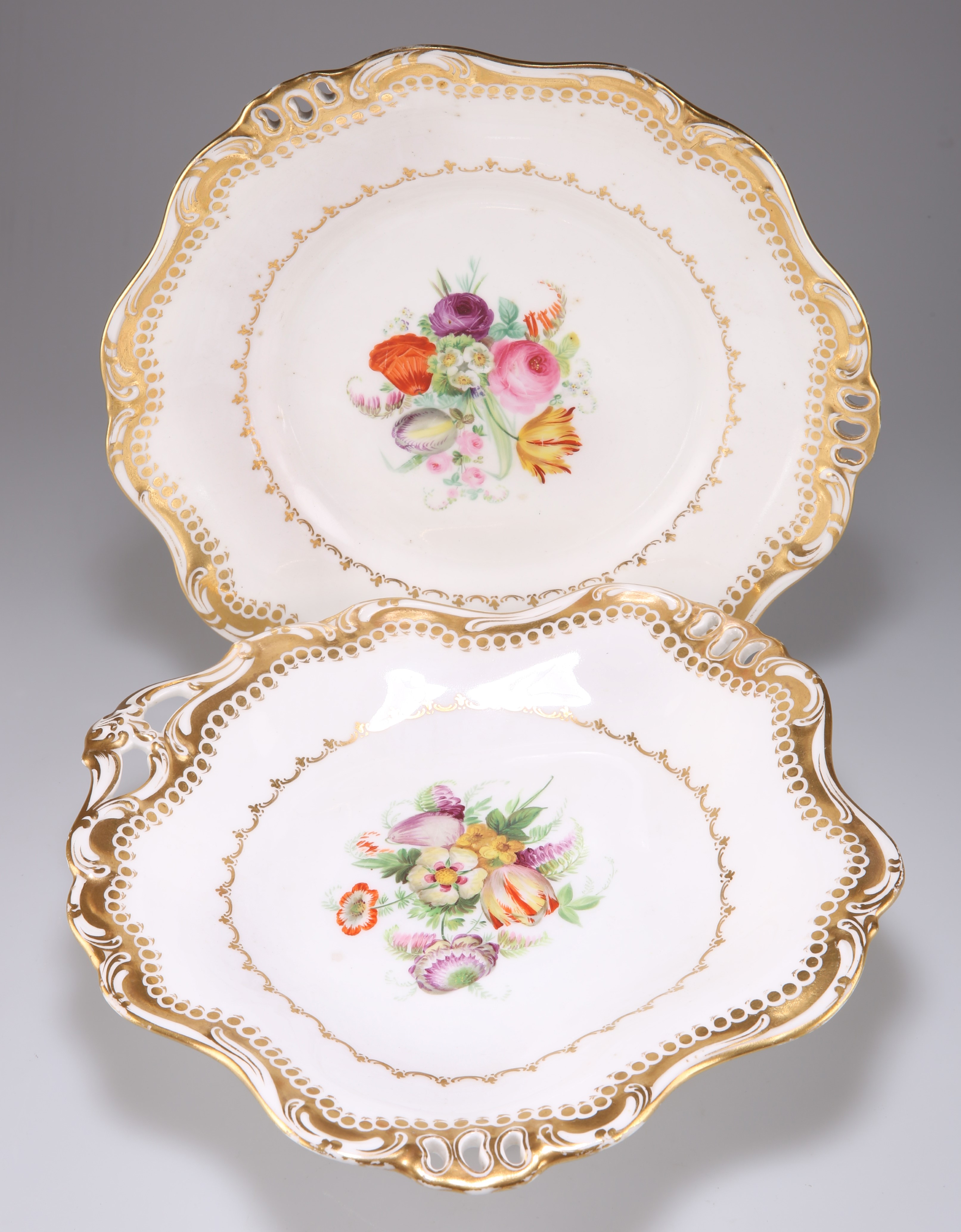 A VICTORIAN DAVENPORT DESSERT SERVICE - Image 2 of 2