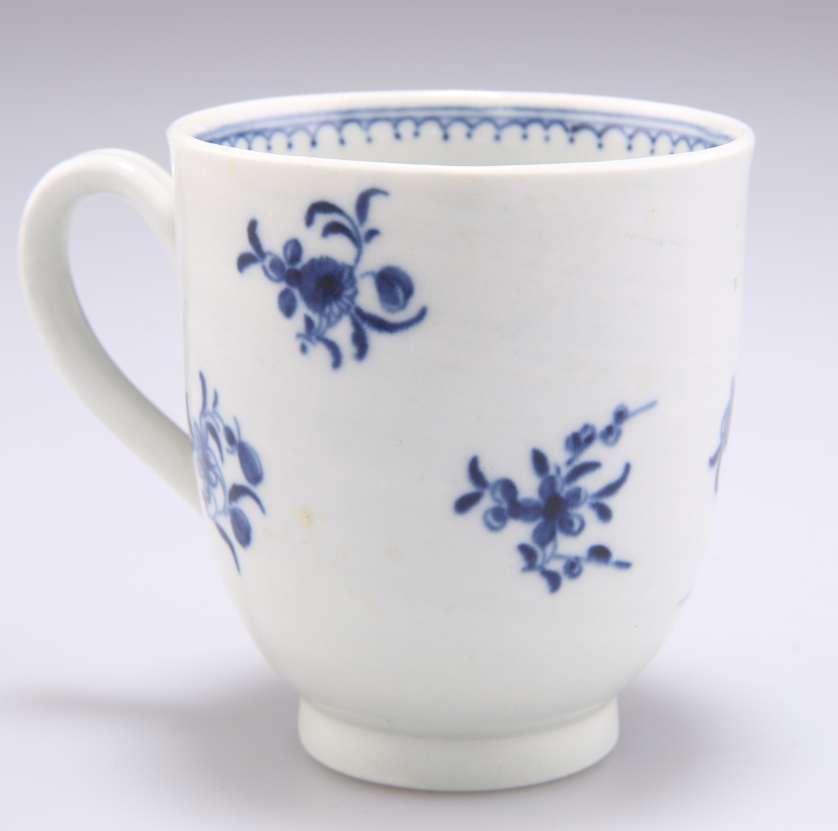 A WORCESTER COFFEE CUP, CIRCA 1770 - Image 2 of 2