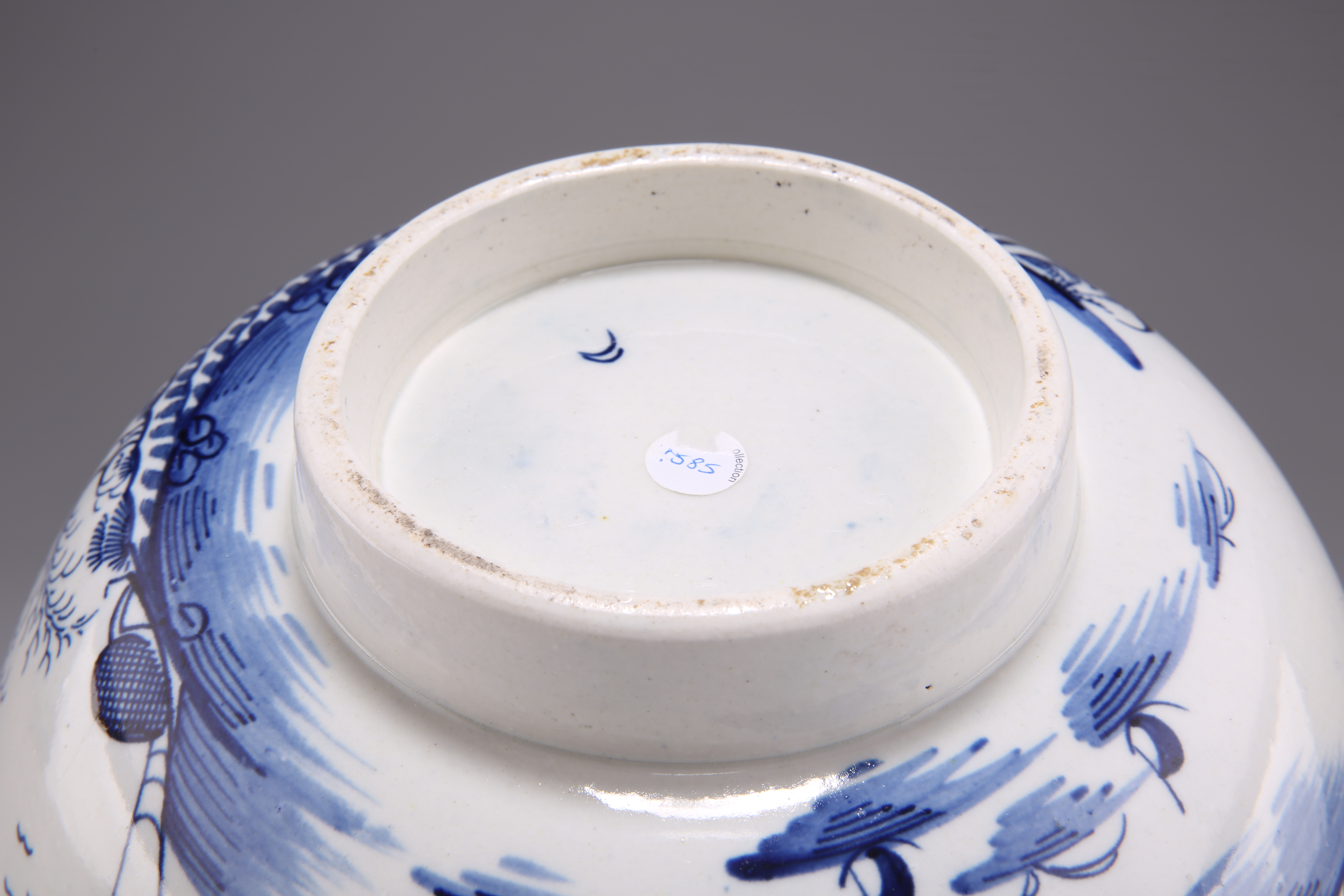 A LARGE WORCESTER BOWL, CIRCA 177 - Image 5 of 5