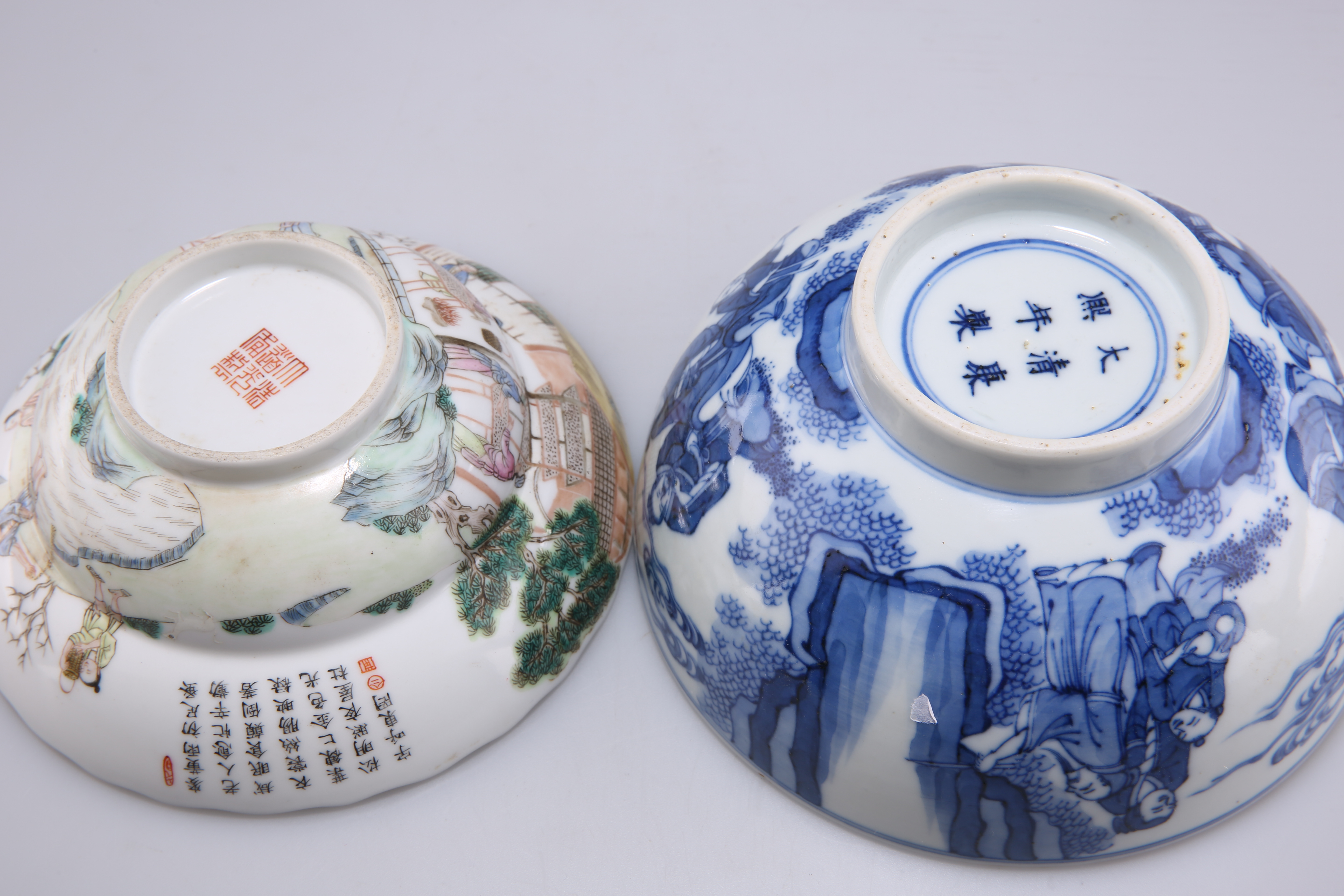A CHINESE FAMILLE ROSE BOWL AND A CHINESE BLUE AND WHITE BOWL - Image 3 of 3