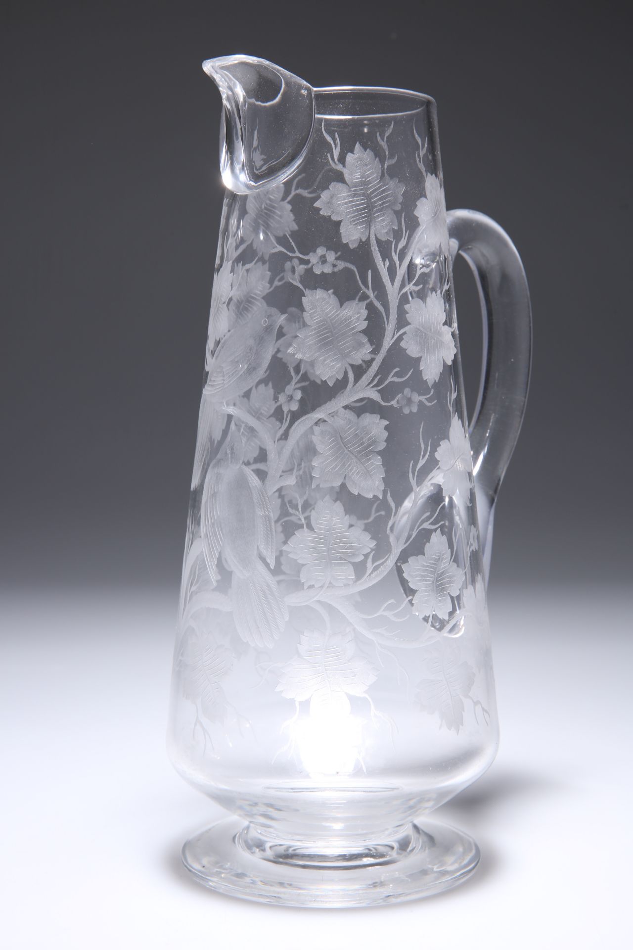A 19TH CENTURY GLASS JUG, PROBBALY STOURBRIDGE