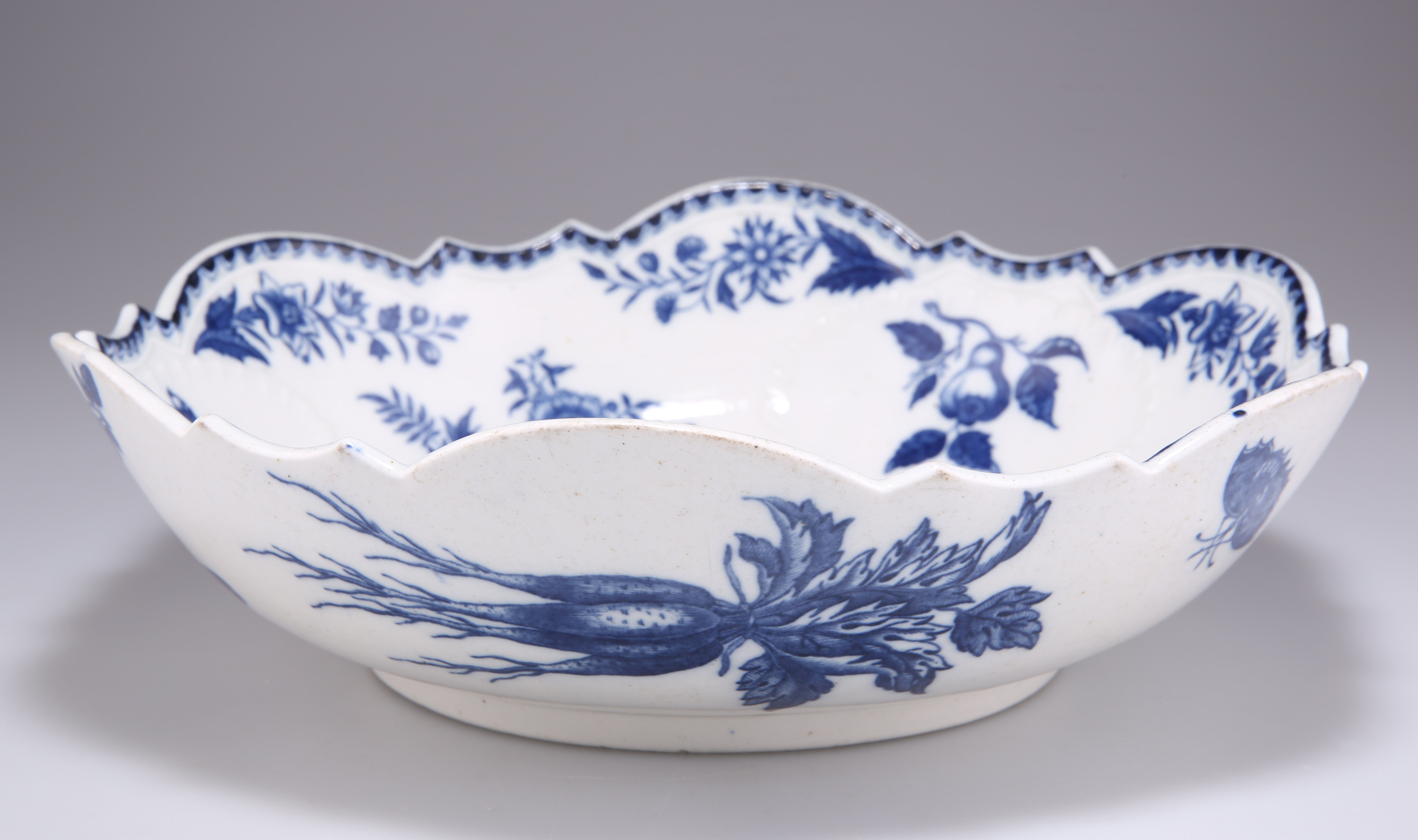 A CAUGHLEY JUNKET OR SALAD BOWL, CIRCA 1780 - Image 3 of 4