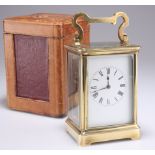 AN EARLY 20TH CENTURY BRASS STRIKING CARRIAGE CLOCK