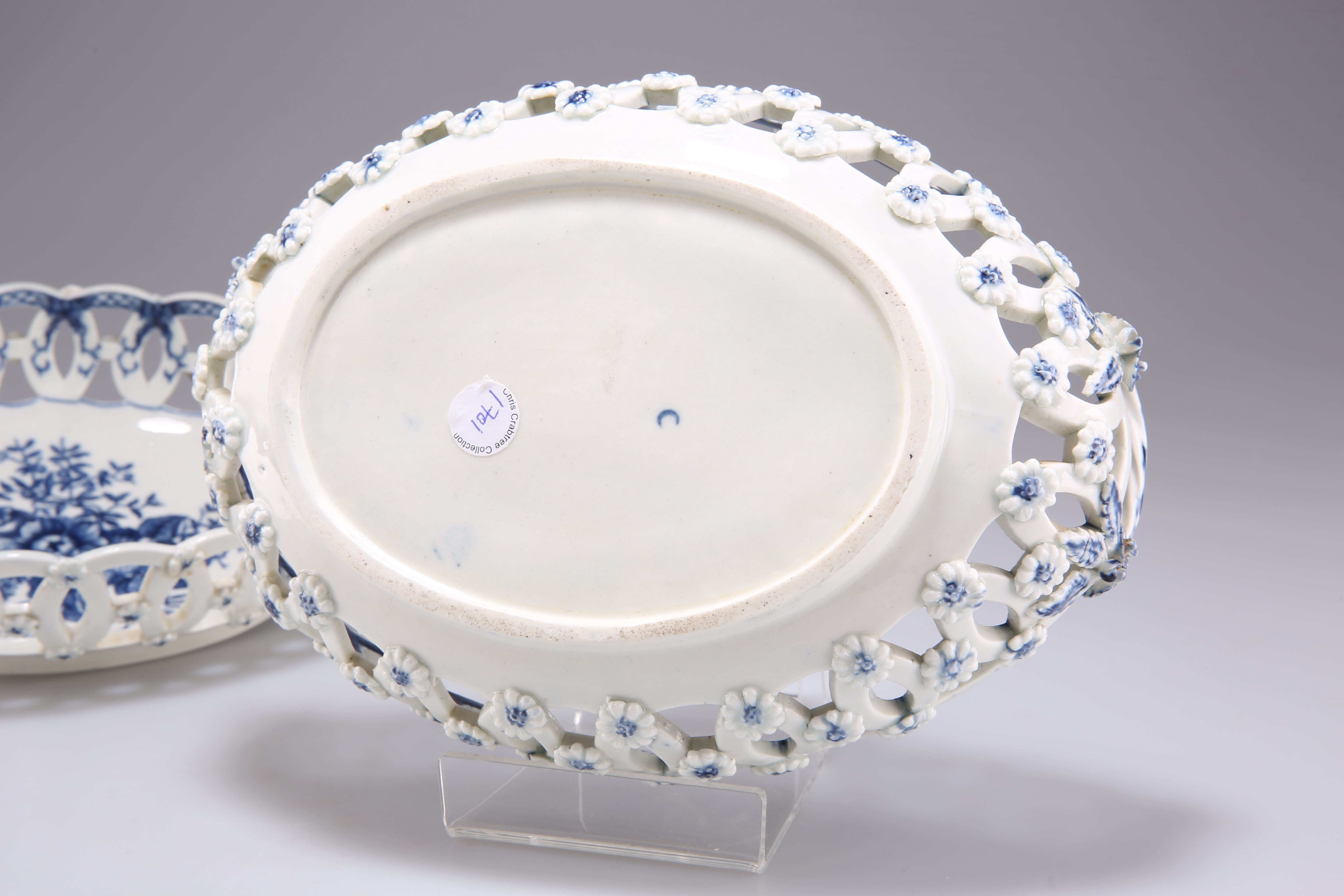 A PAIR OF WORCESTER TWO-HANDLED OVAL BASKETS, CIRCA 1775 - Image 2 of 2