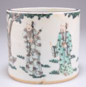 A CHINESE FAMILLE VERTE 'FIGURAL' BRUSHPOT, QING DYNASTY