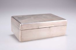 AN ELIZABETH II SILVER CIGARETTE BOX