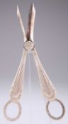 A PAIR OF EDWARDIAN SILVER GRAPE SCISSORS