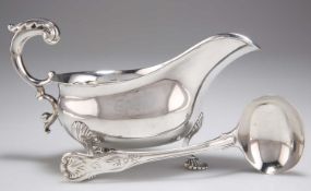 AN EDWARDIAN SILVER SAUCE BOAT