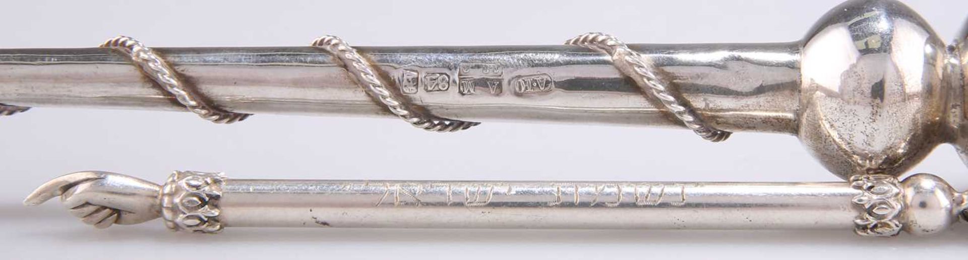 A 19TH CENTURY RUSSIAN SILVER TORAH POINTER, AND ANOTHER - Bild 2 aus 2