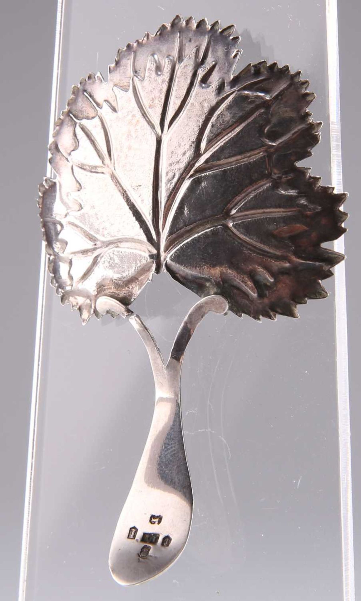 A GEORGE III SILVER CADDY SPOON - Bild 2 aus 2