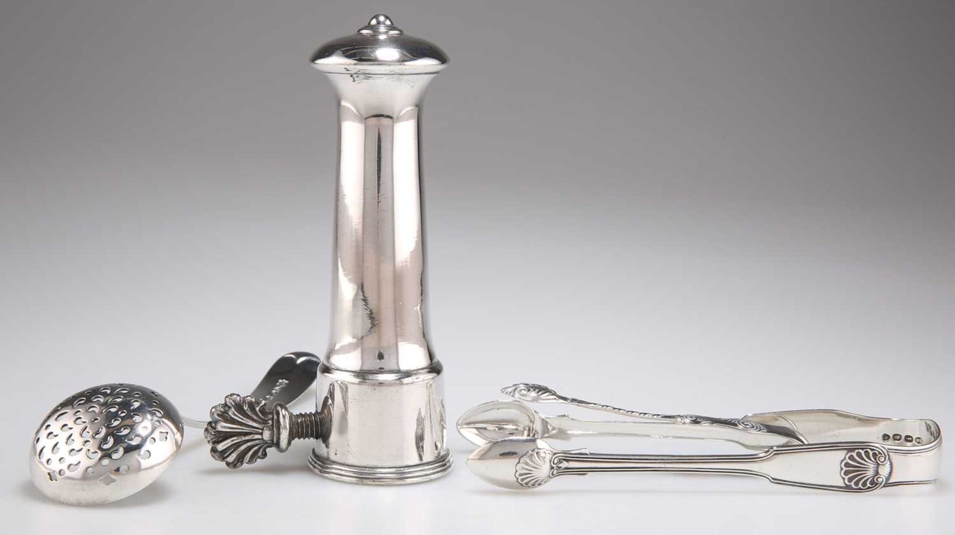 A PAIR OF GEORGE IV SILVER TEA TONGS - Image 2 of 2