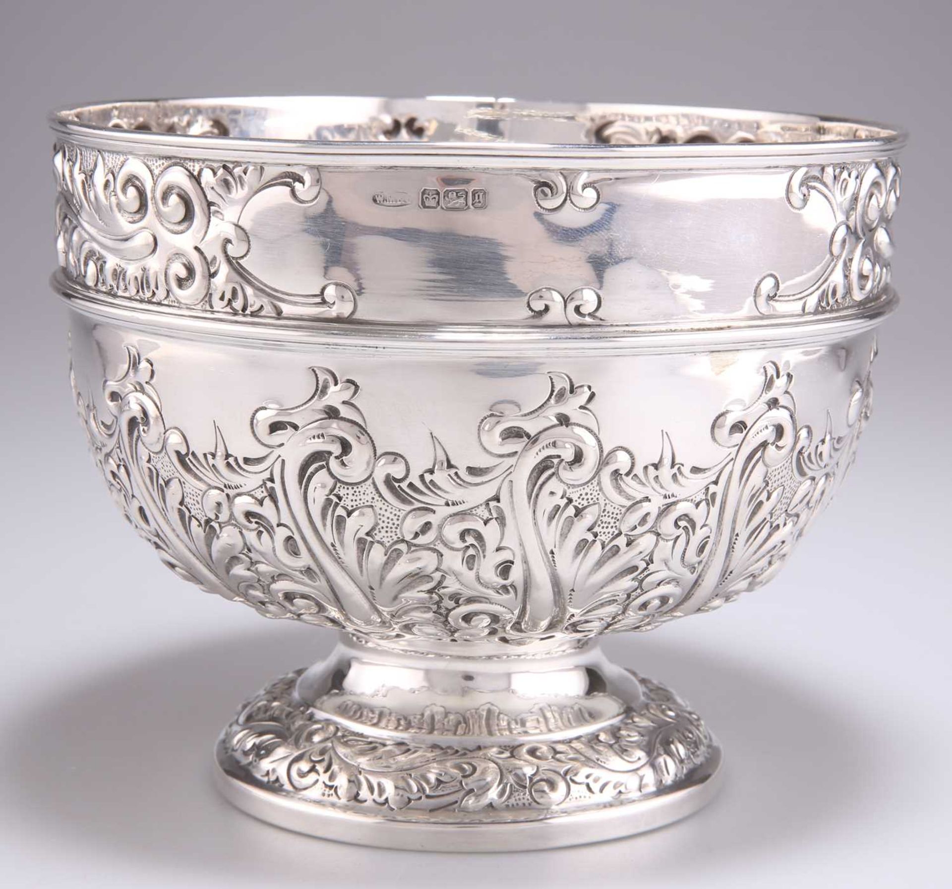 A VICTORIAN SILVER BOWL - Image 2 of 3