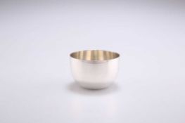 AN ELIZABETH II SMALL SILVER TUMBLER CUP