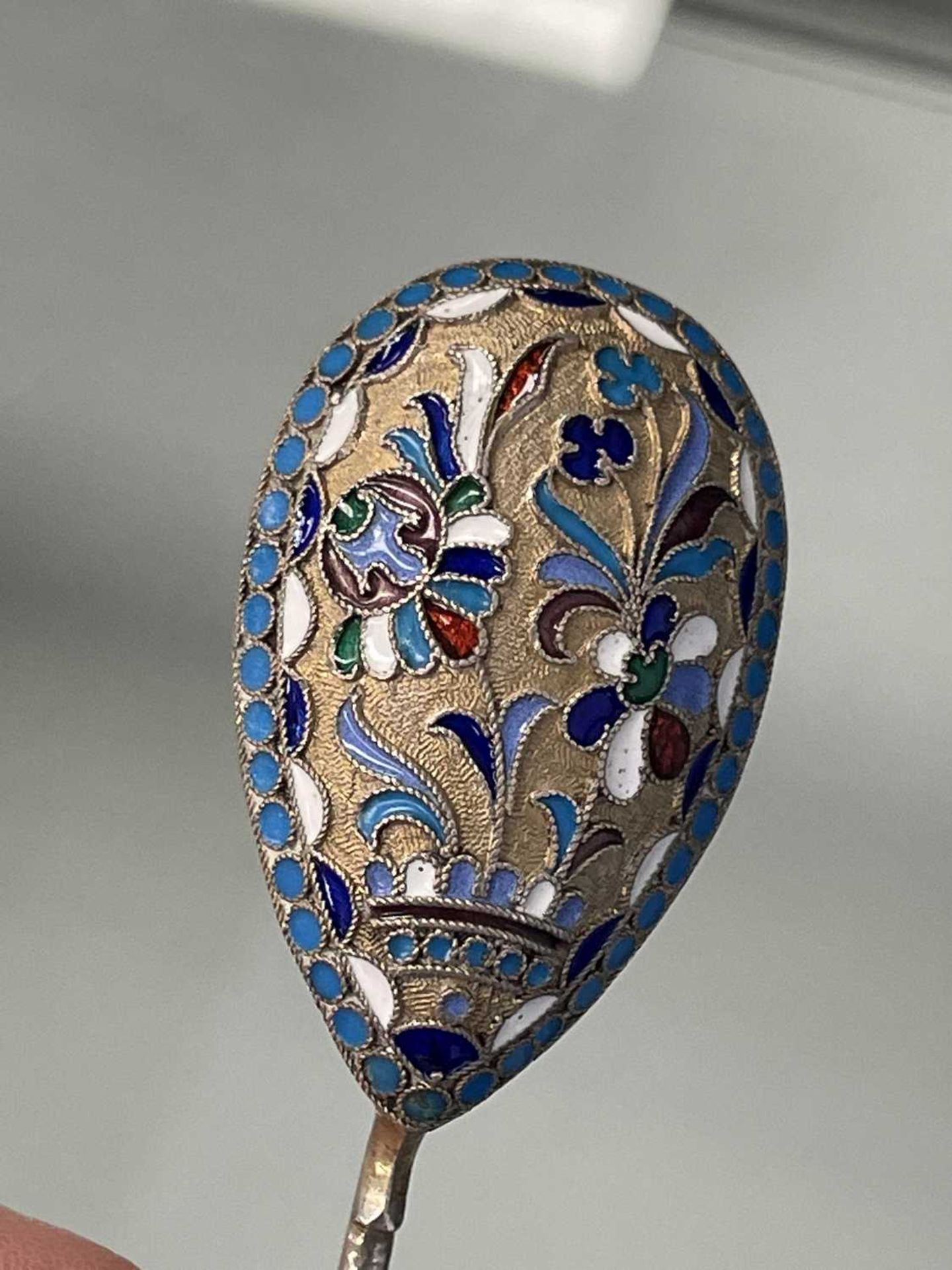 A RUSSIAN SILVER-GILT AND ENAMEL MUG AND SPOON - Image 4 of 12