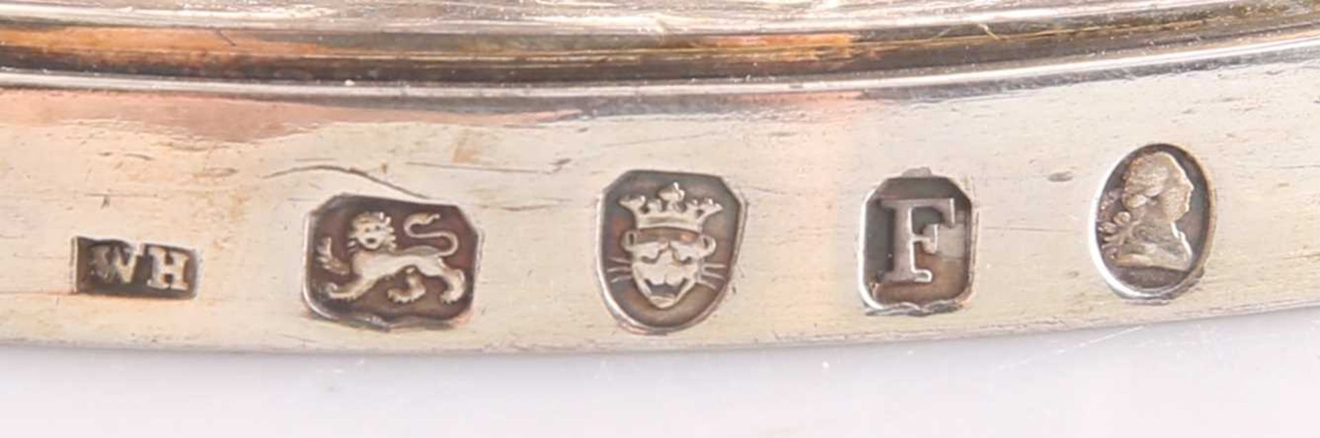 A GEORGE III SILVER-GILT TWO-HANDLED CUP AND COVER - Image 5 of 5