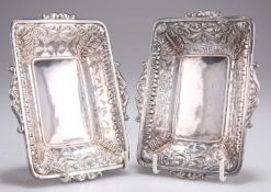 A PAIR OF EDWARDIAN SMALL SILVER DISHES