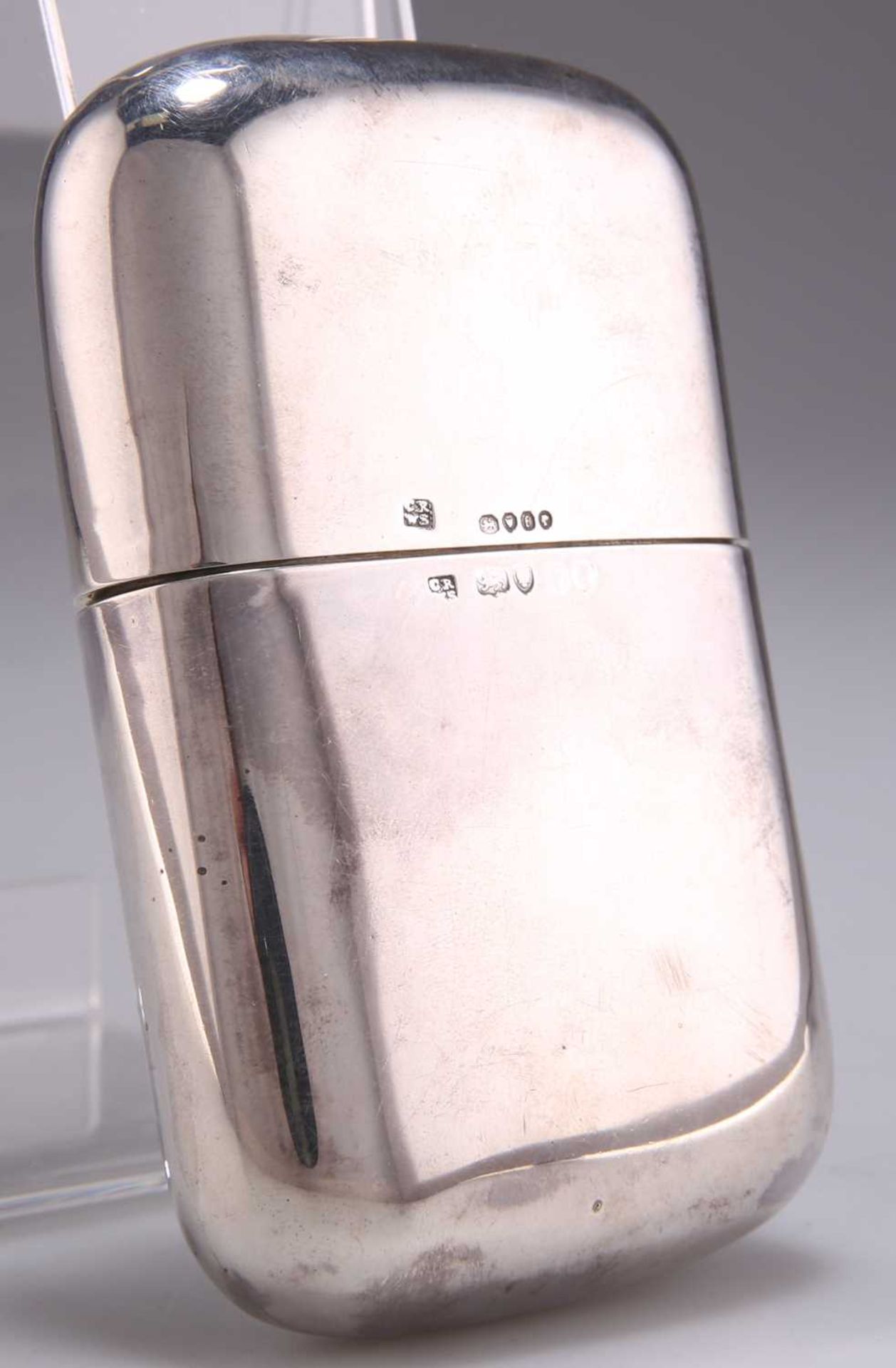 A VICTORIAN SILVER HIP-FLASK - Bild 2 aus 2