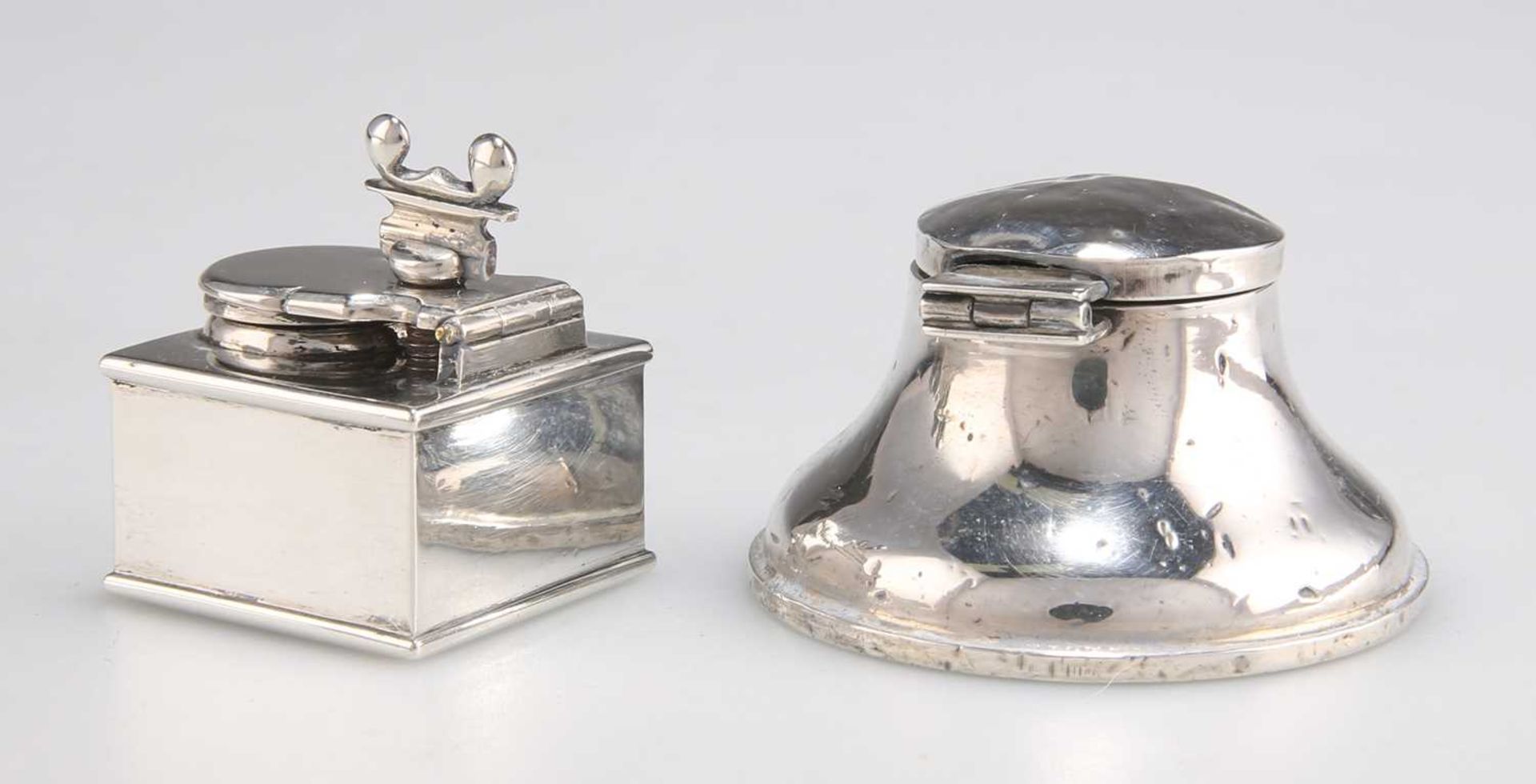 TWO SILVER INKWELLS, ONE TRAVELLING AND THE OTHER CAPSTAN - Bild 2 aus 2