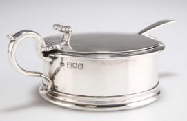 AN EDWARDIAN LARGE SILVER MUSTARD POT