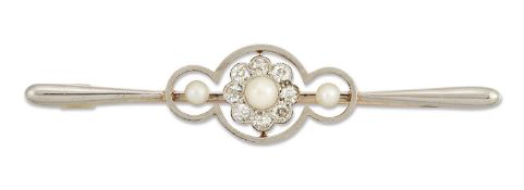 AN EARLY 20TH CENTURY PEARL AND DIAMOND BAR BROOCH