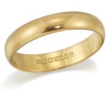 AN 18 CARAT GOLD BAND RING